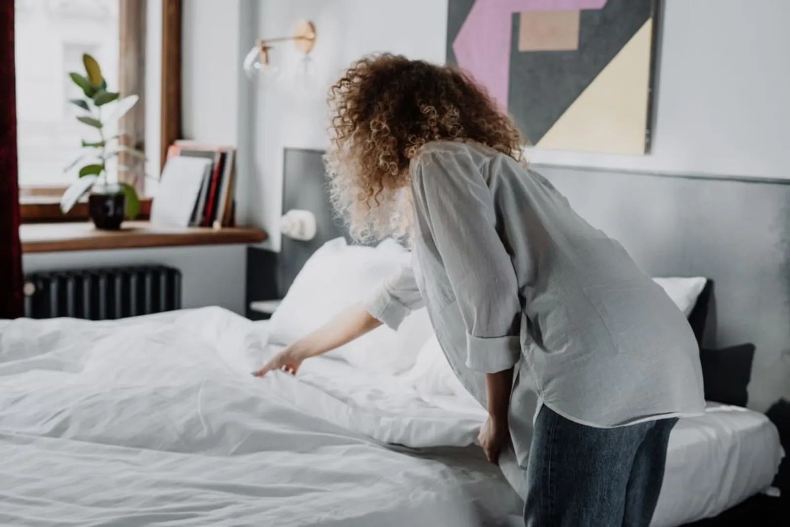 Un coin de chambre au matin, lumière naturelle